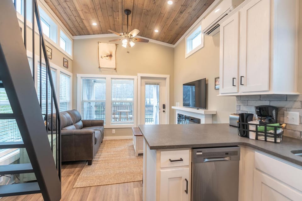 Trout River Tiny Luxury Living with River Views Villa in Bryson City