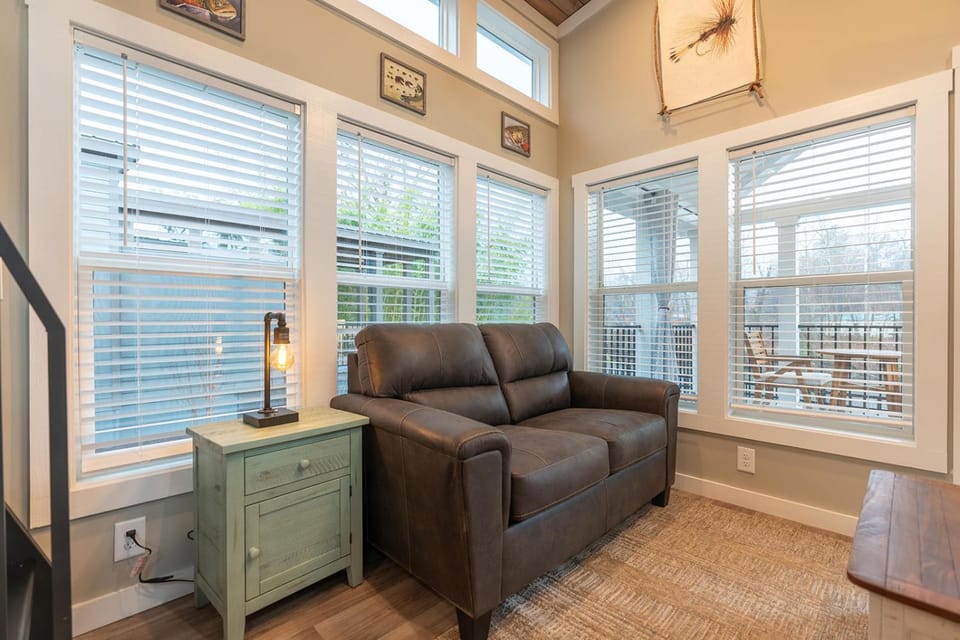 Trout River Tiny Luxury Living with River Views Villa in Bryson City