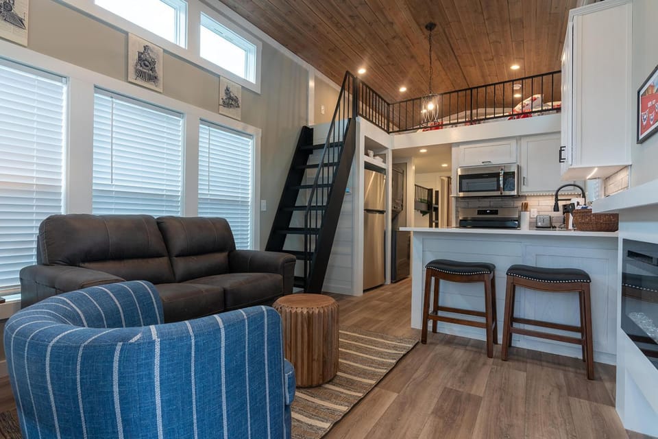 Train River Depo Tiny Luxury Living with River Views Villa in Bryson City