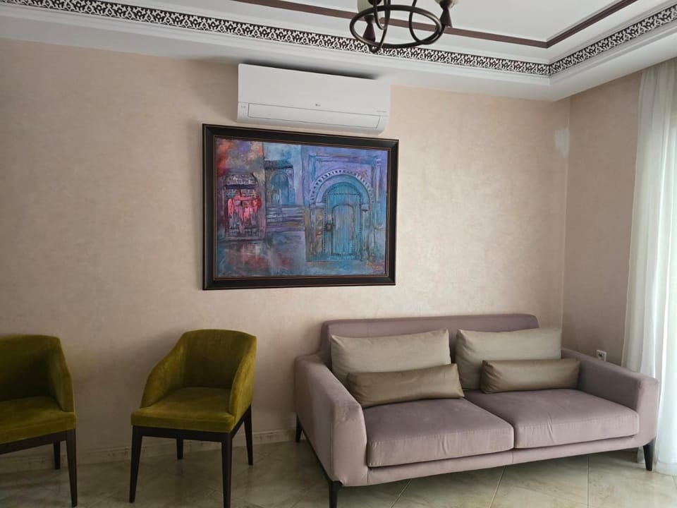 Living room, Seating area, air conditioner