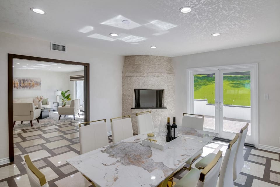 < 3 Mi to Westfield Topanga! Extended Stay in LA House in Tarzana