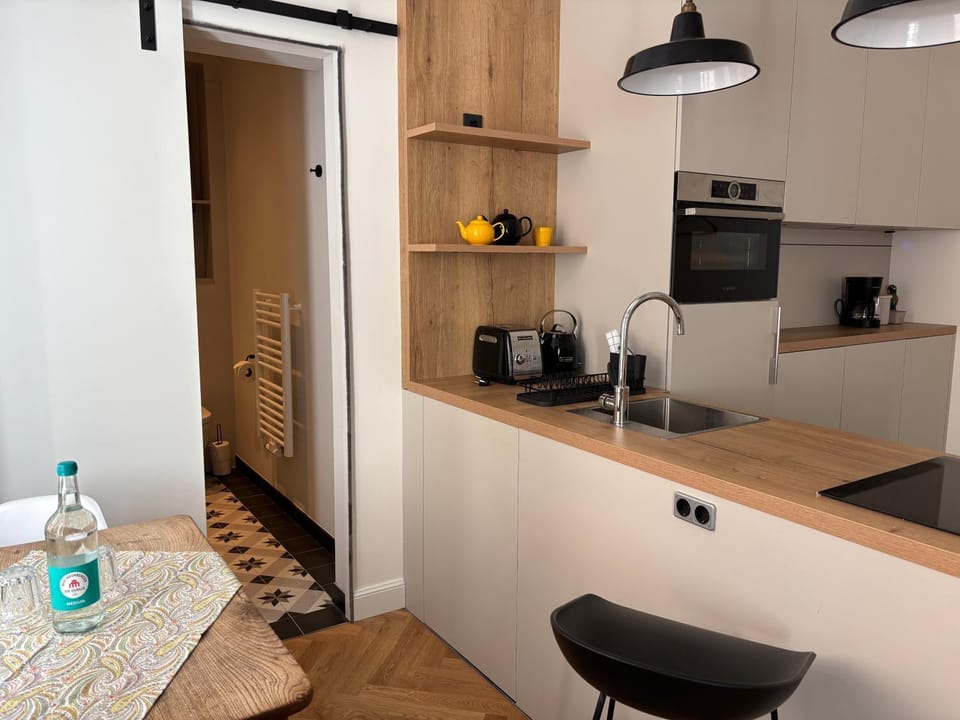 Kitchen or kitchenette, Living room