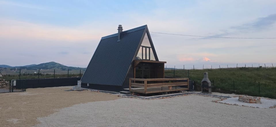 Skvoz1 House in Montenegro