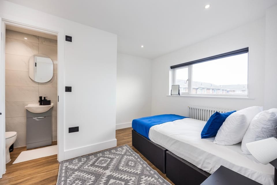 Exquisite 6 Bedroom all Ensuite Home Apartment in Grays
