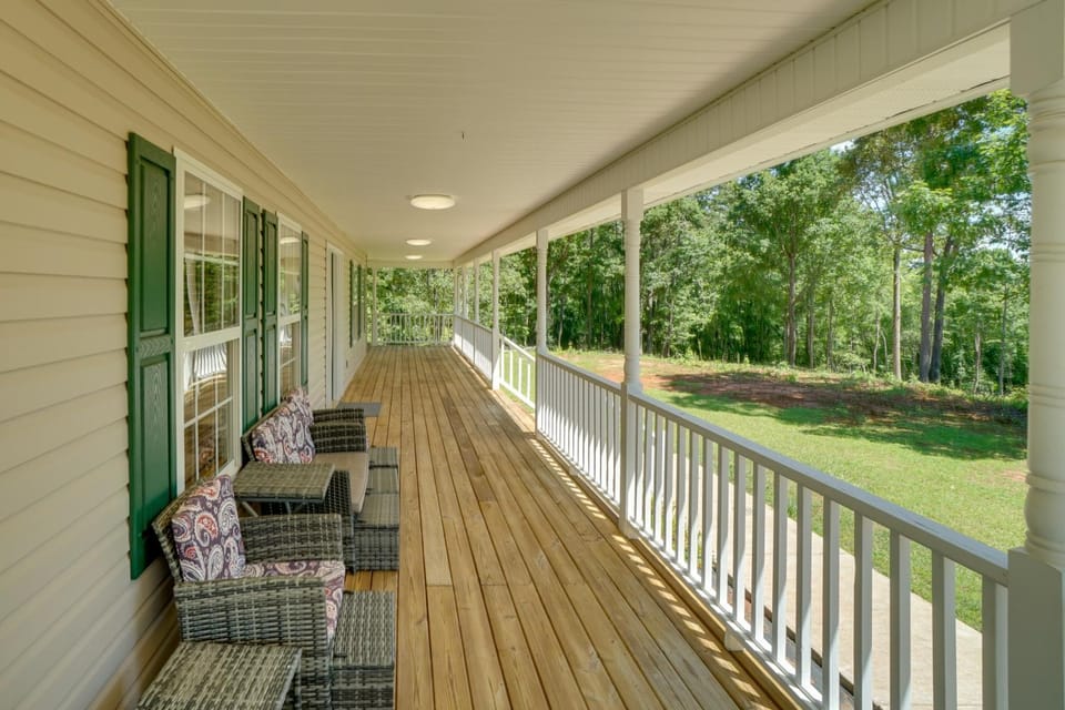 Hot Tub + Mtn Views: North Georgia Group Escape! House in White County