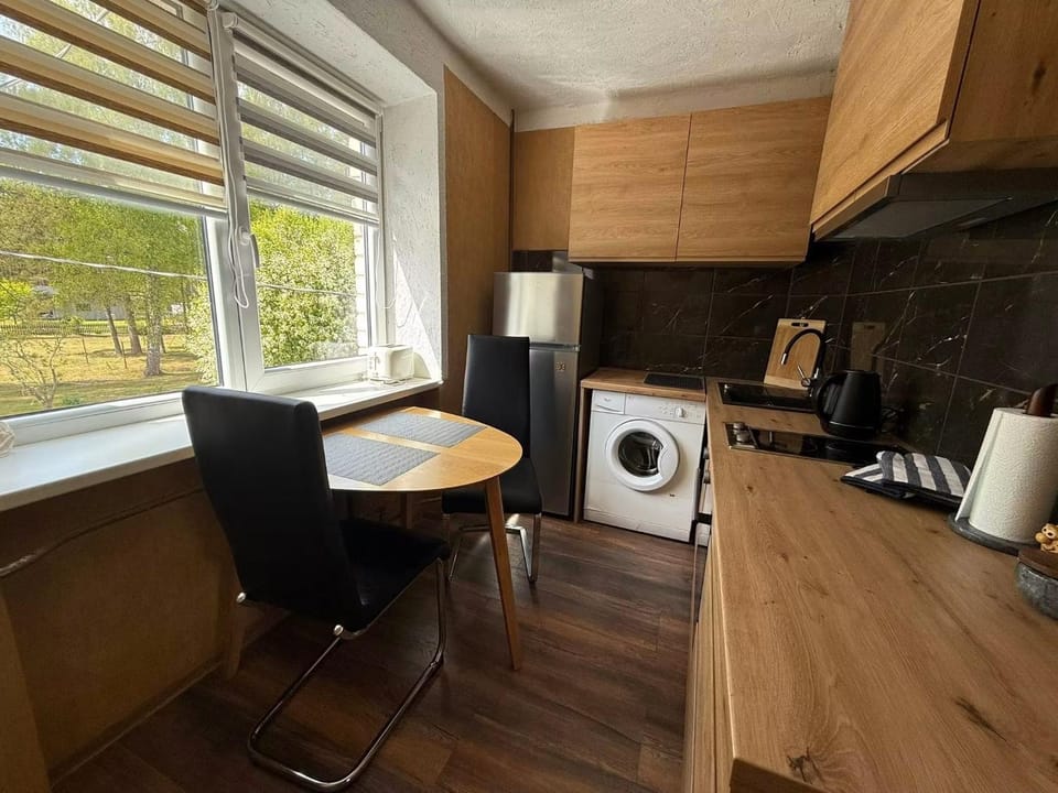Coffee/tea facilities, Kitchen or kitchenette, Dining area, oven, stove, toaster, washing machine