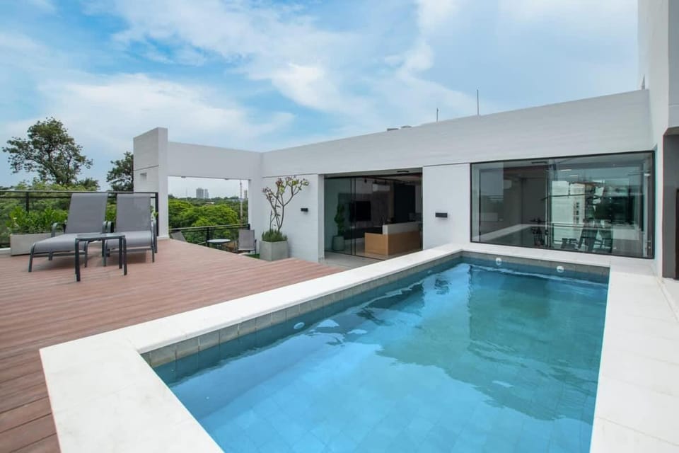 Corporate Oasis Balcony Workspace & Pool Apartment in Asunción