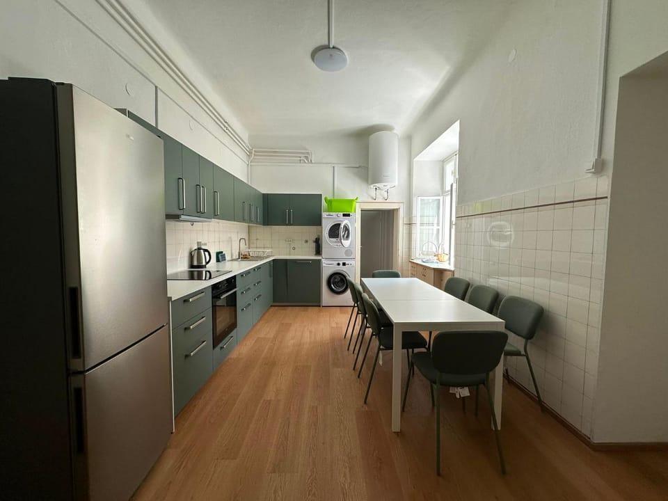 Day, Seating area, Dining area, dishwasher, oven, stove, washing machine, dryer