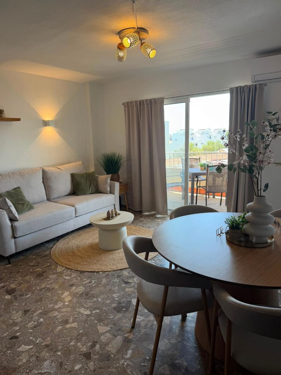 Balcony/Terrace, Living room, Seating area, Dining area