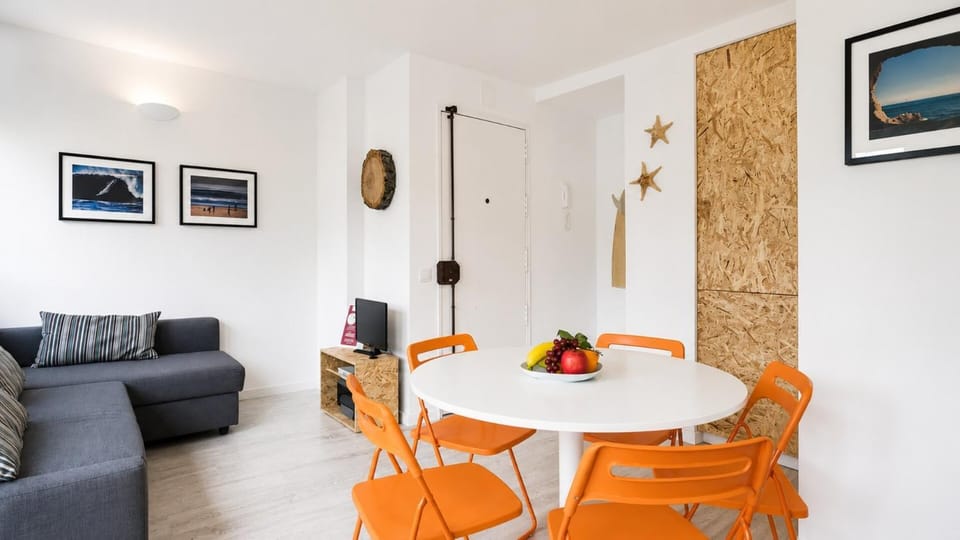 Surfside Garden House Walk to the Beach by Homeful Apartment in Carcavelos