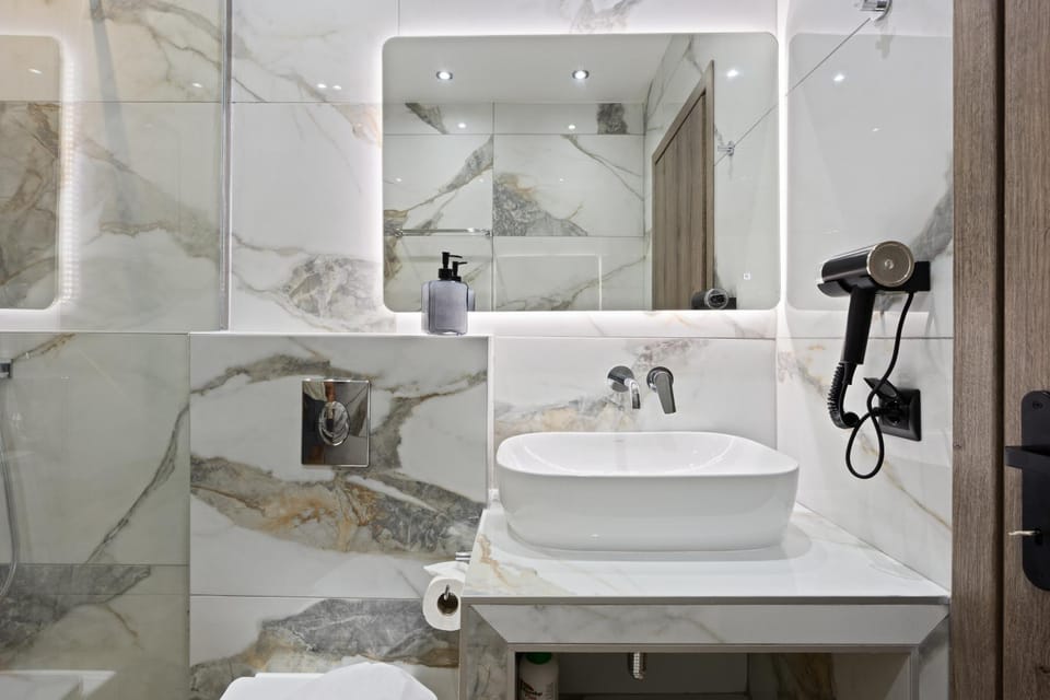 Central Luxury Jacuzzi - Luxury Living Nydri Apartment in Nydri