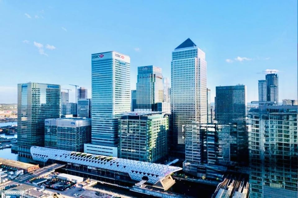 Canary Wharf House with Panoramic Rooftop House in London Borough of Southwark