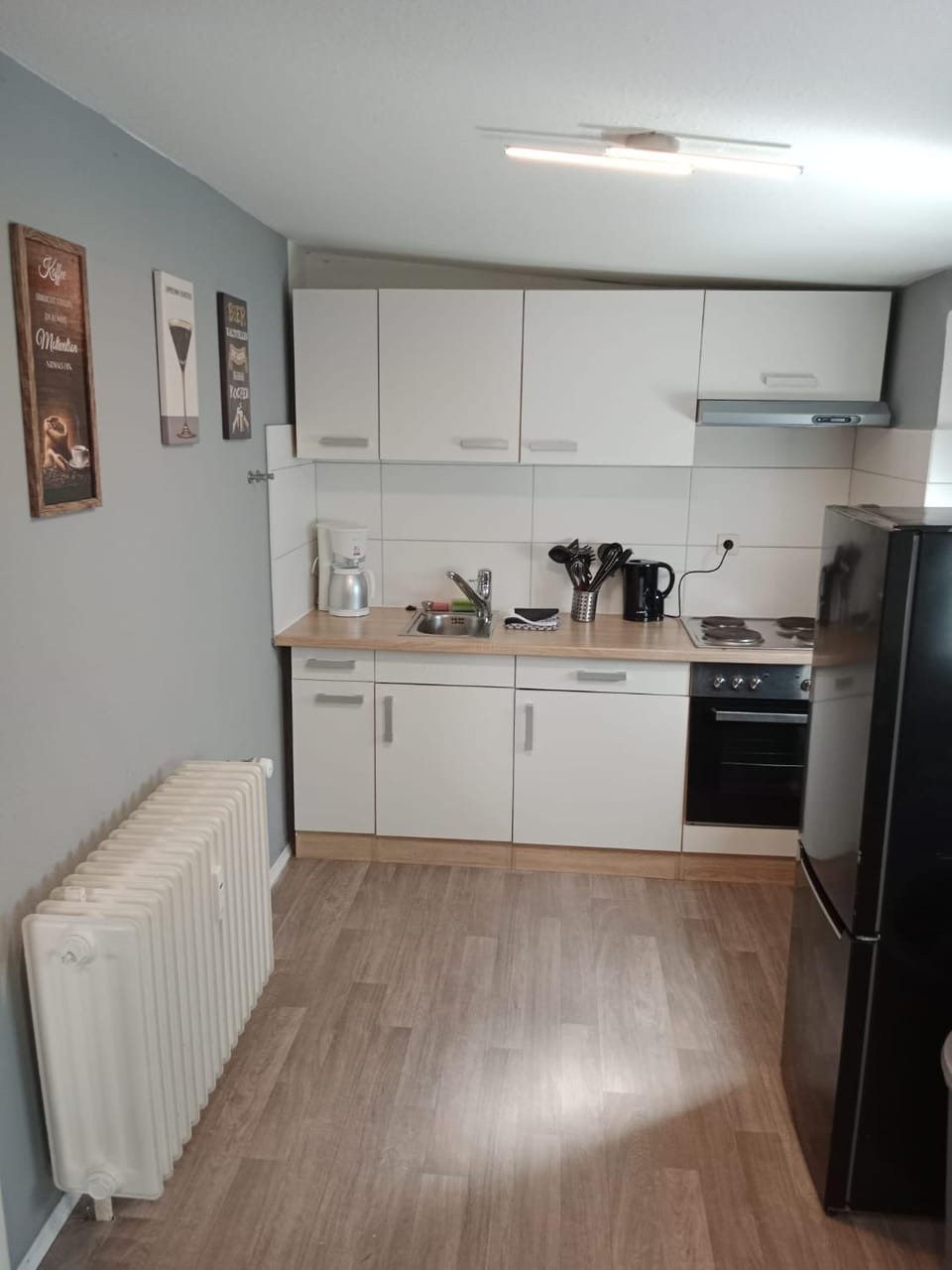 Kitchen or kitchenette, oven, stove