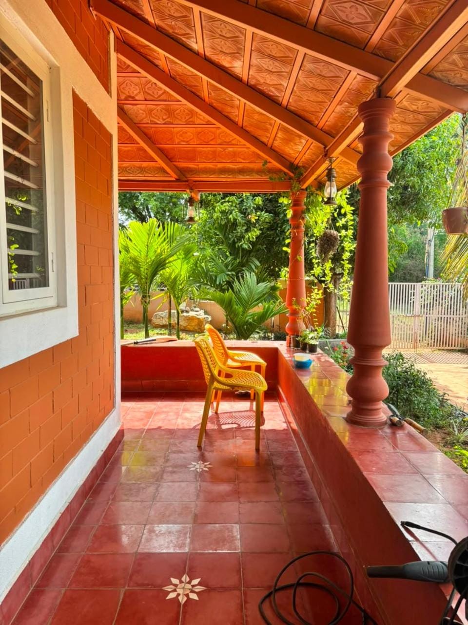 Seating area, Dining area