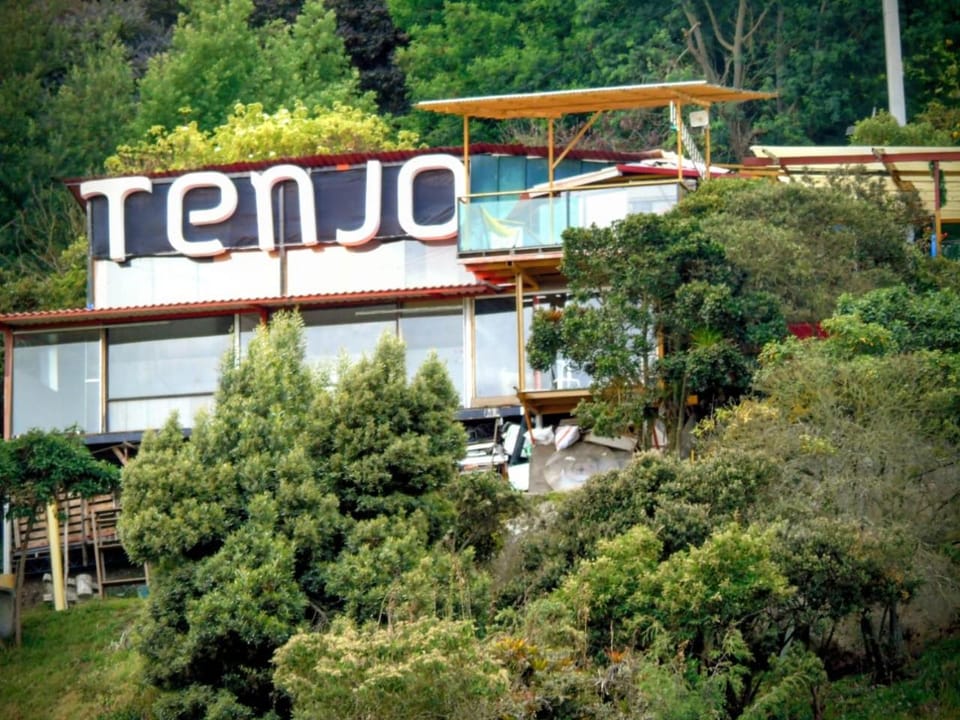 AReA 51 TENJO Country House in Cundinamarca, Colombia