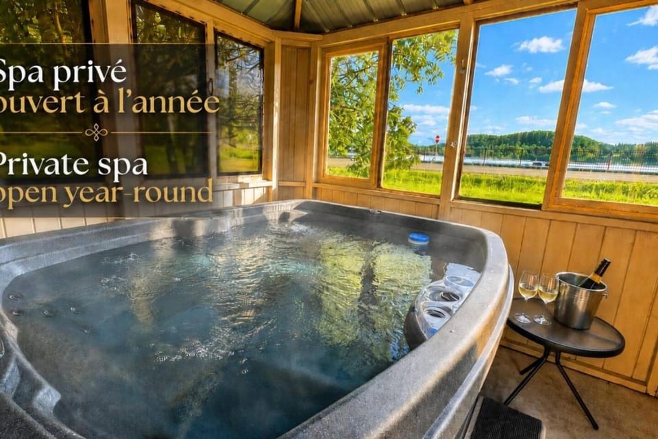 Le pantouflard/Spa privé/Plage/kayaks gratuit Chalet in Quebec