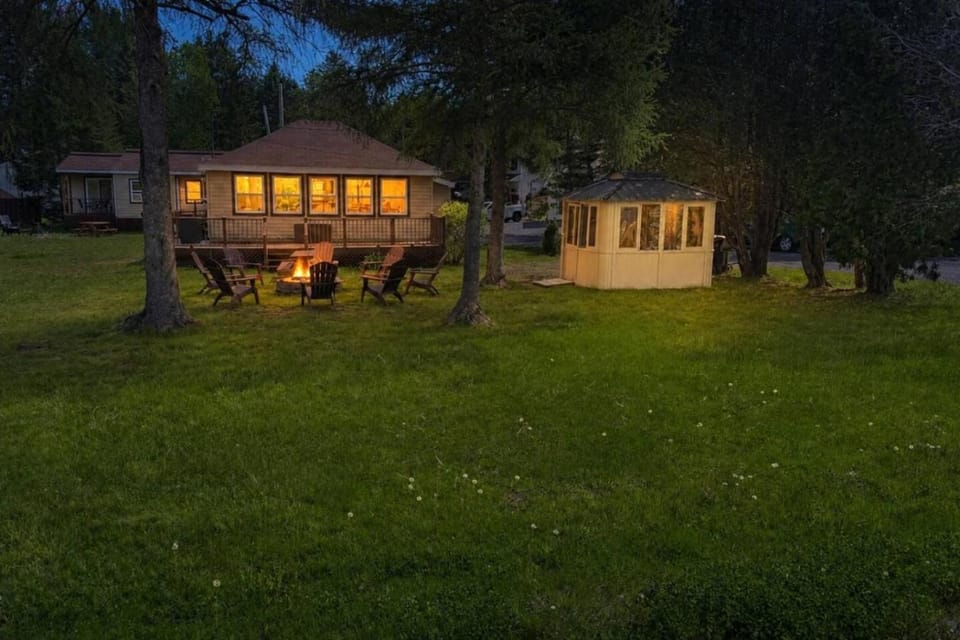 Le pantouflard/Spa privé/Plage/kayaks gratuit Chalet in Quebec