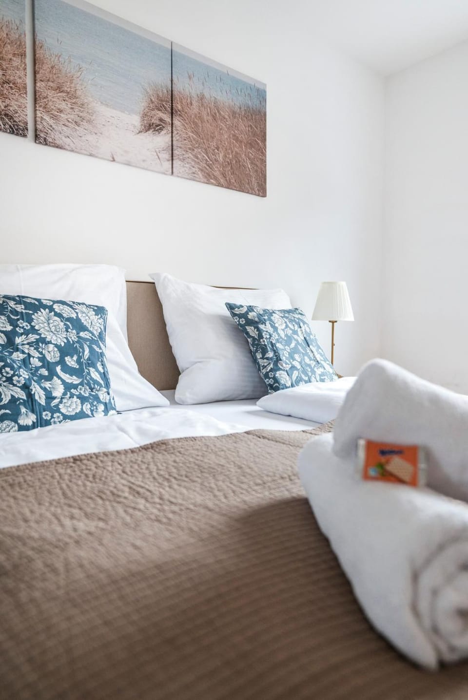 Modern Apartment with Balcony, FREE Parking - U1 Metro Apartment in Vienna