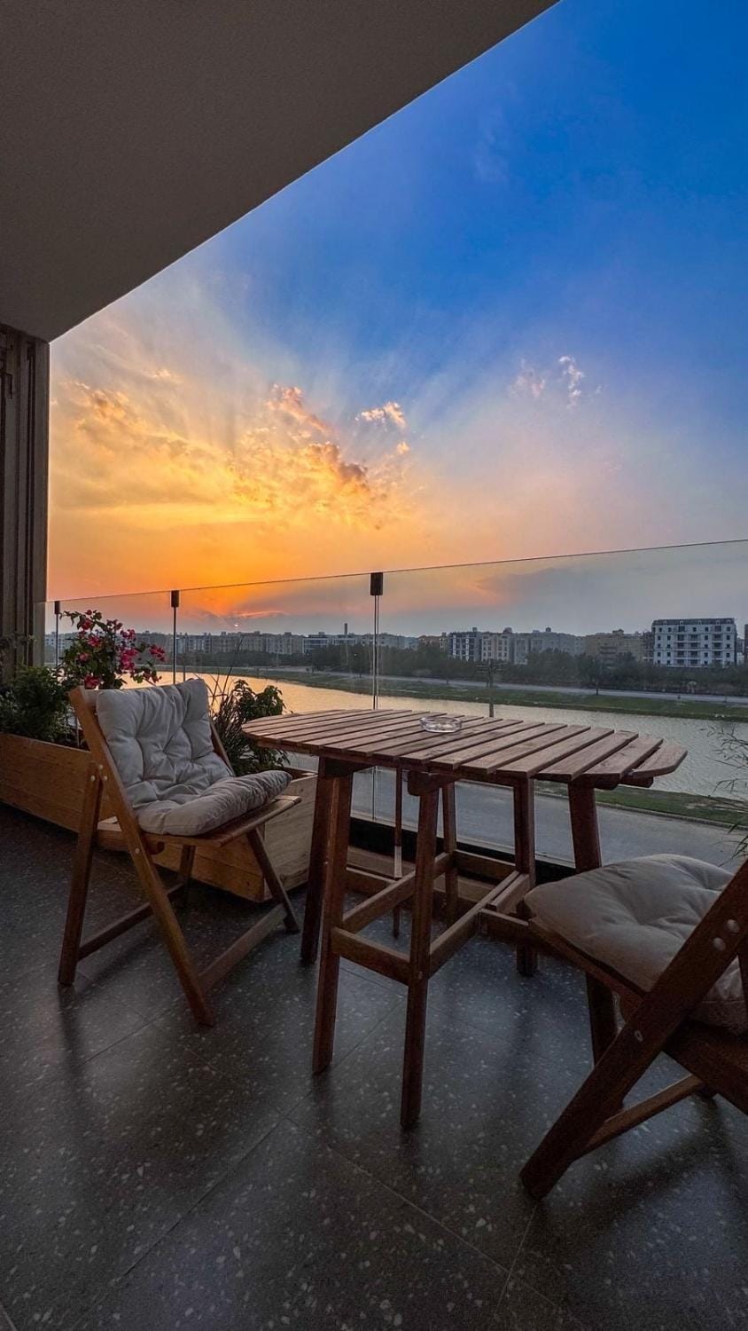 Natural landscape, View (from property/room), Balcony/Terrace, Dining area, Sea view, Sunset