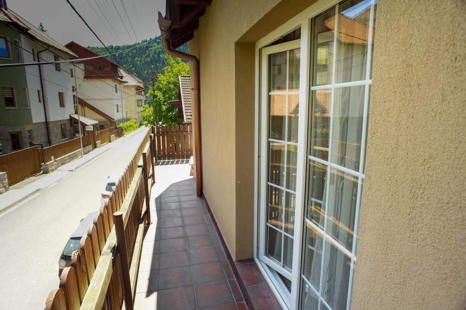 Zsuzsilak Bed and Breakfast in Brașov County