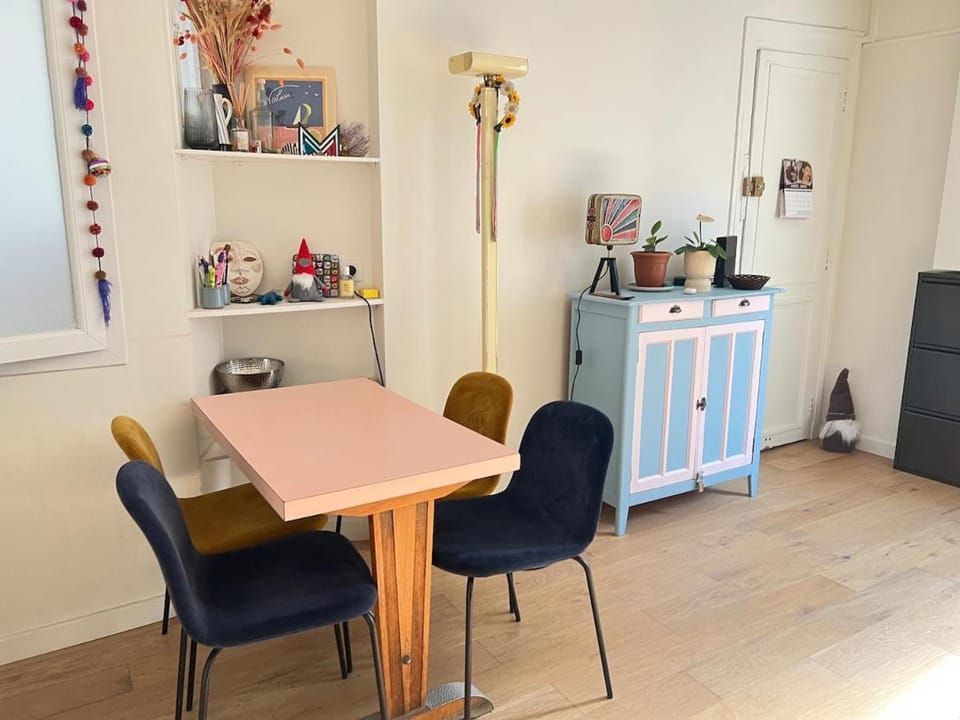 Appartement deux pièces métro pyrenées Apartment in Paris