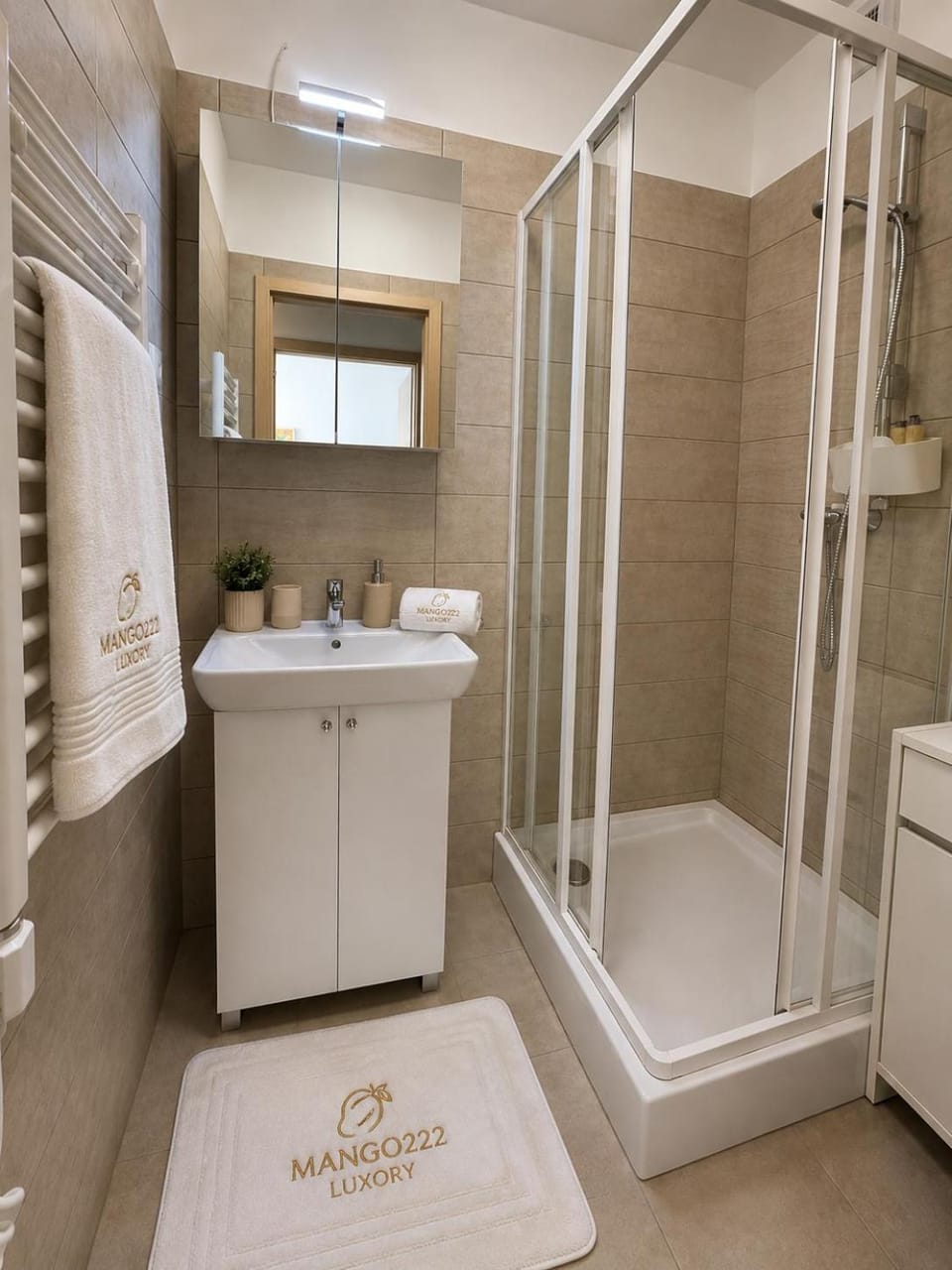 Shower, Bathroom, towels