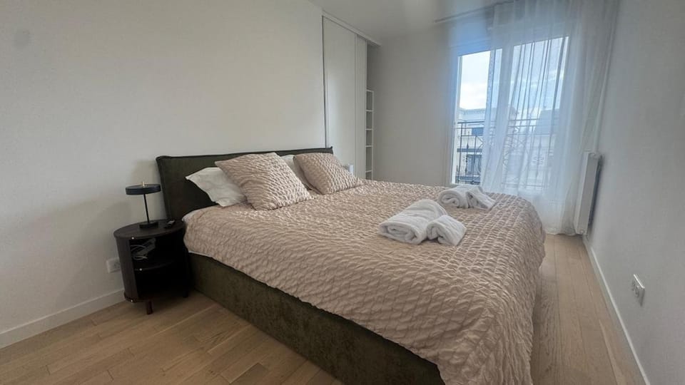 Moderne et calme 2 chambres Parking T6 Apartment in Île-de-France