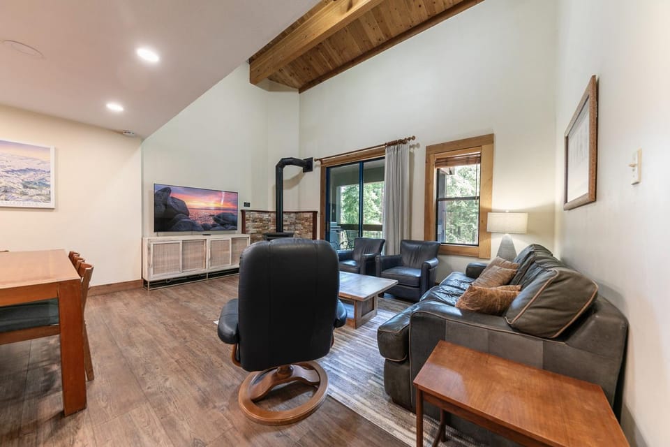 The Nest at Northstar by Tahoe Getaways - Walk to Northstar w HOA & Ski Shuttle! House in Northstar Drive