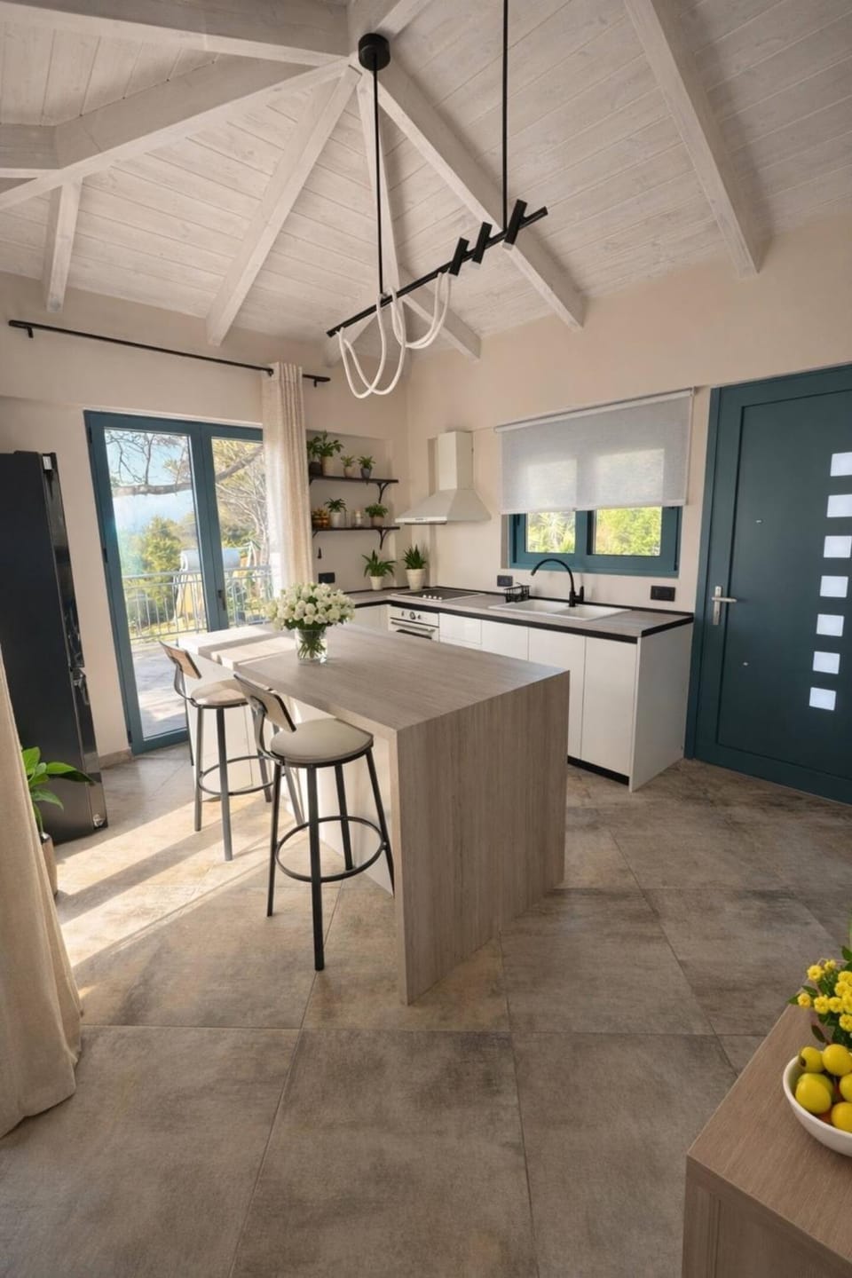 Kitchen or kitchenette, Dining area, stove