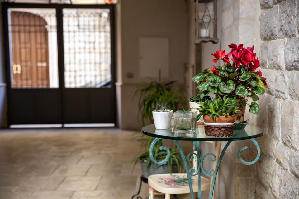 Day, Inner courtyard view