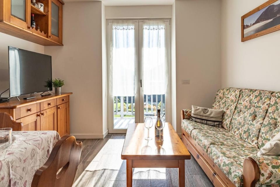 Dolomiti's Apartment - lake and mountain views Apartment in Molveno