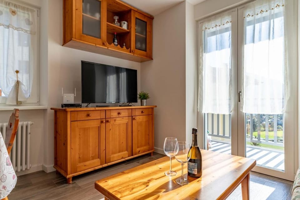 Dolomiti's Apartment - lake and mountain views Apartment in Molveno