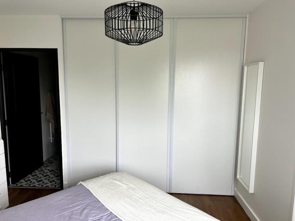 Photo of the whole room, wardrobe
