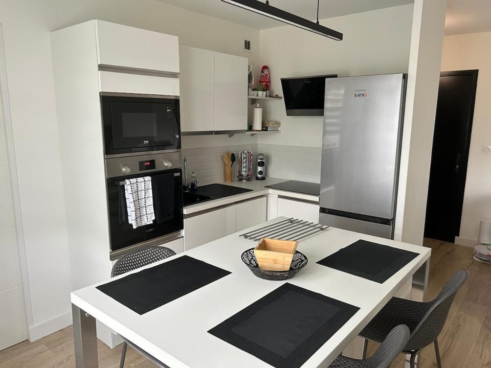 Dining area, oven, stove