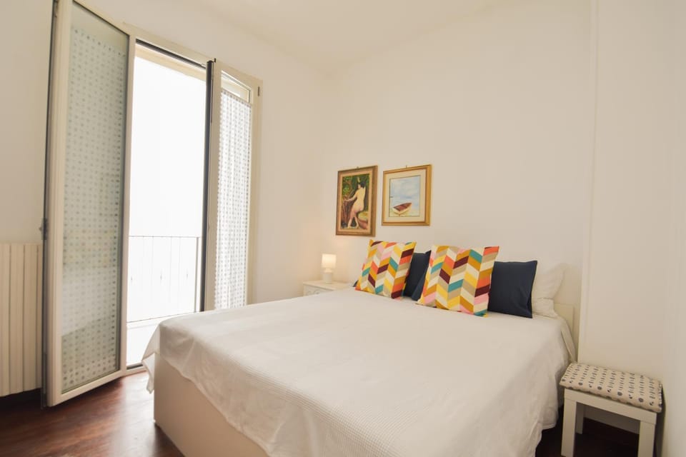 Bed, Photo of the whole room, Bedroom, internet