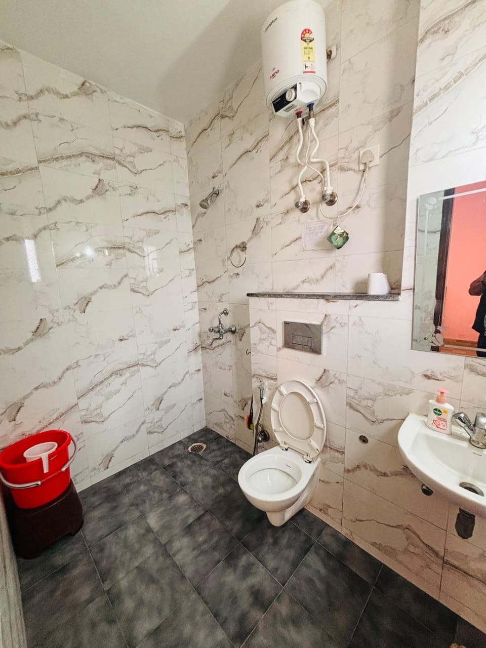 VisitorStayInn Studio Apartment near Prem Mandir Apartment in Uttar Pradesh
