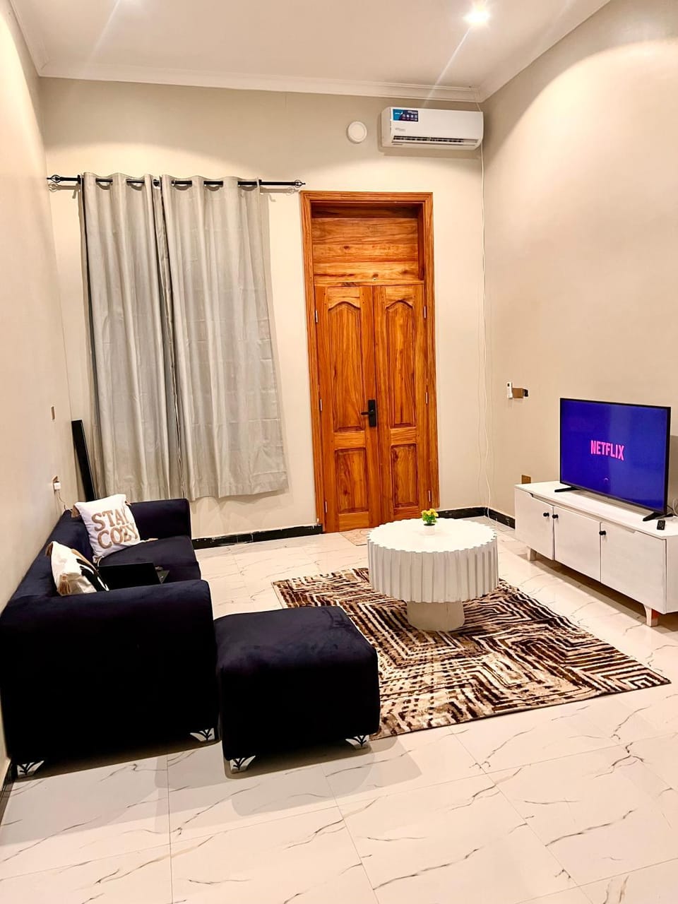 TV and multimedia, Living room, Seating area, Evening entertainment