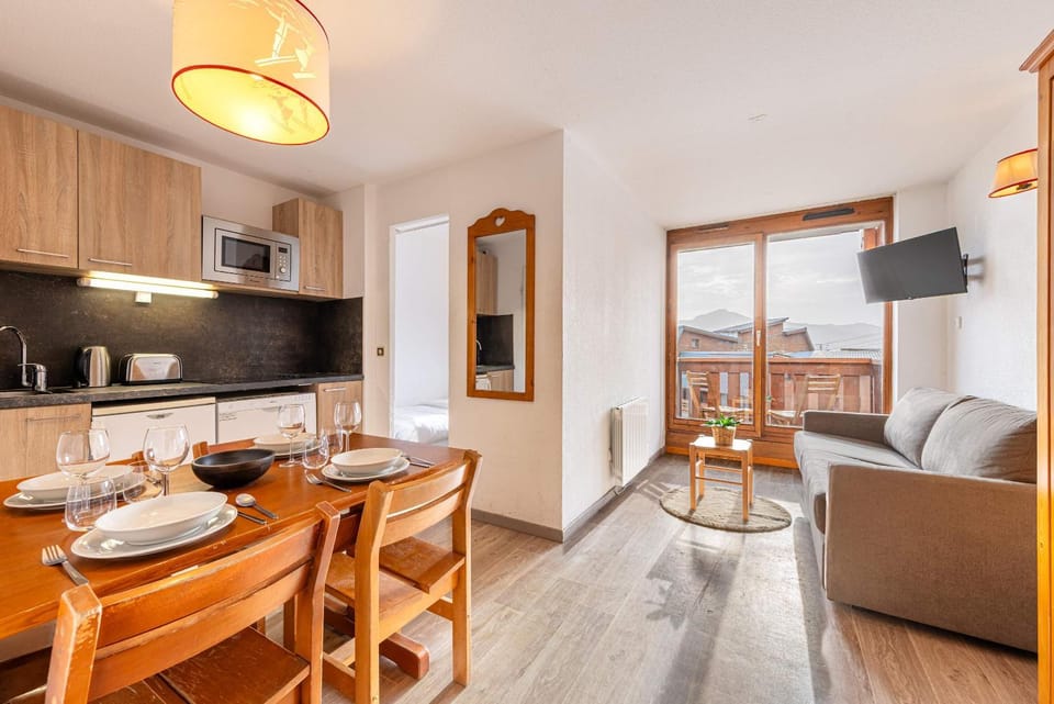 Residence Altineige, Ski In-Out with WiFi in Val Thorens, "V9" by Versant Collection Apartment in Les Allues