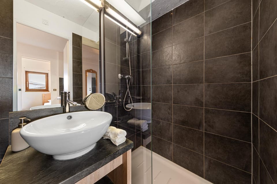 Shower, Bathroom, towels