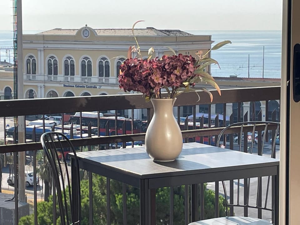 Natural landscape, View (from property/room), Balcony/Terrace, City view, Sea view, Location