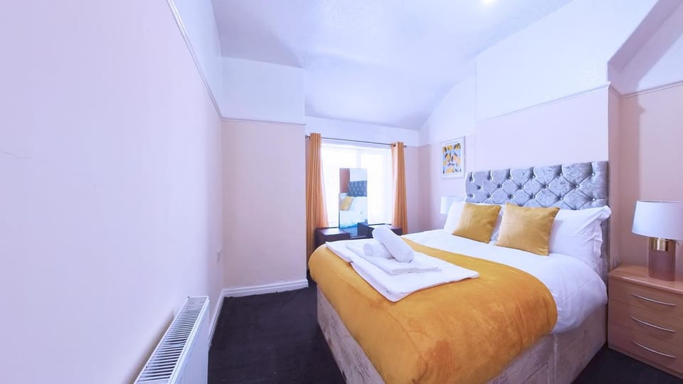 Bed, Photo of the whole room, Decorative detail, Bedroom, furniture, towels