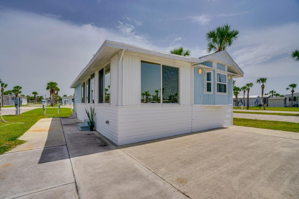 5 Mi to Fort Myers Beach! Home w/ Resort Perks House in Iona