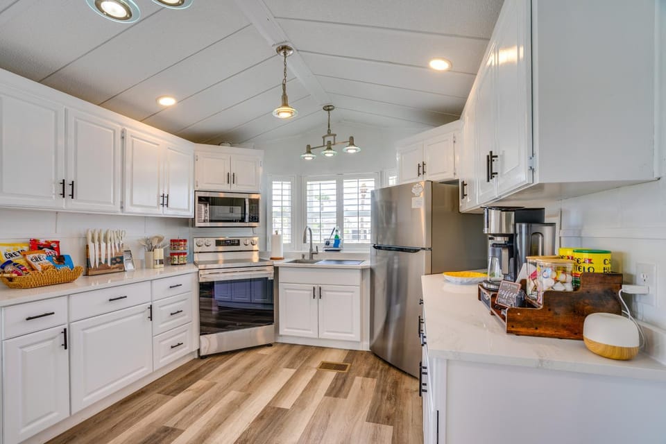 5 Mi to Fort Myers Beach! Home w/ Resort Perks House in Iona
