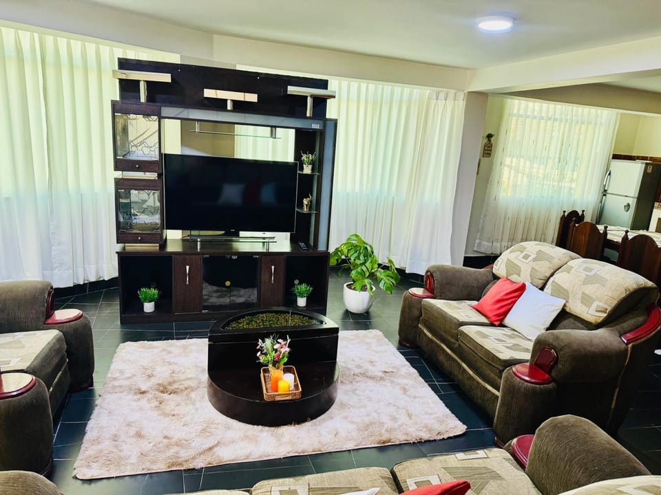 Communal lounge/ TV room