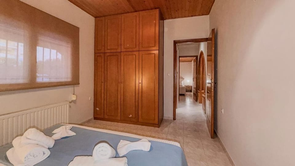Loutraki Jacuzzi Maisonette Mountain View near Beach by car and walk Apartment in Peloponnese Region