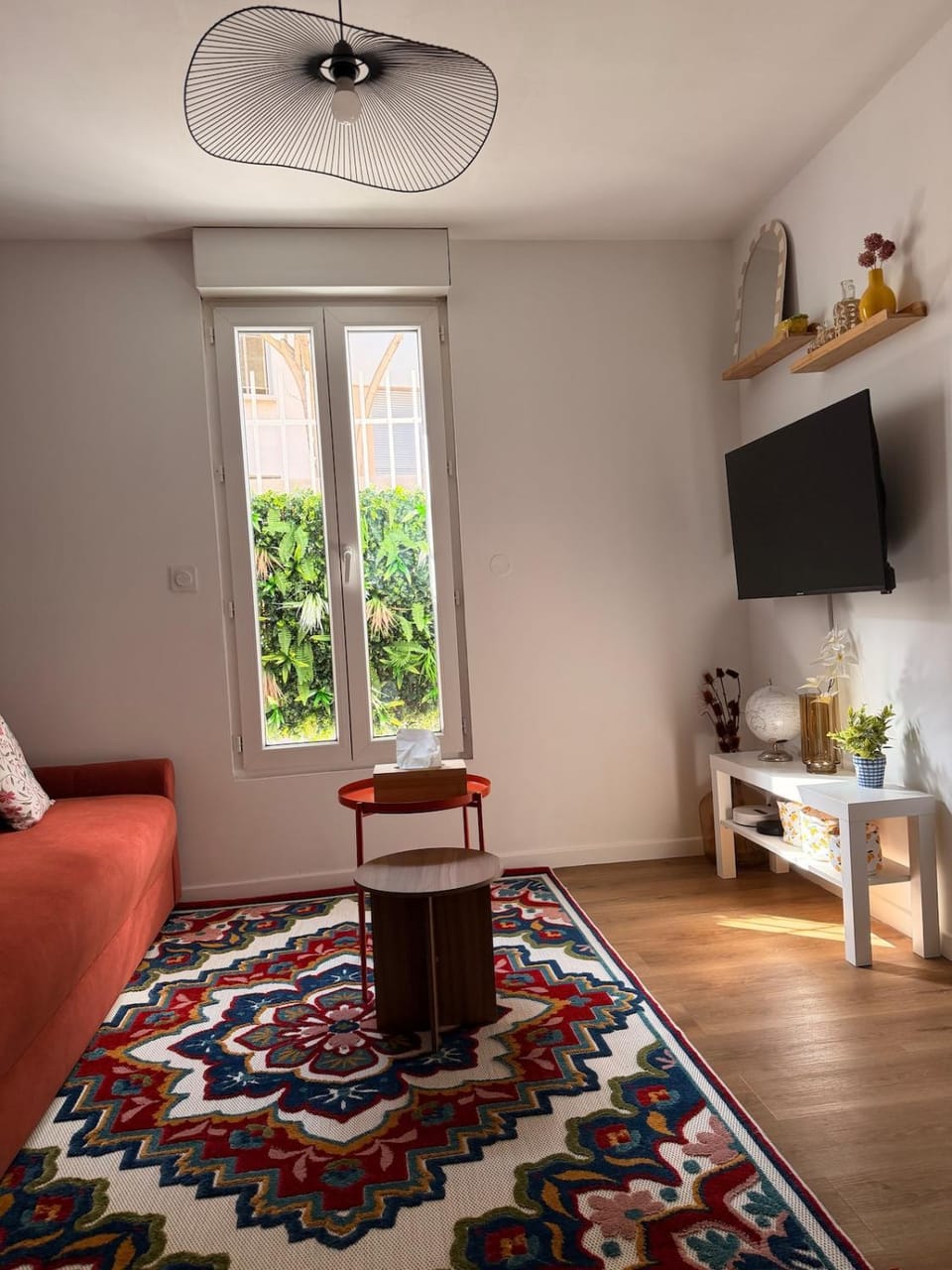 TV and multimedia, Living room, Seating area, Evening entertainment