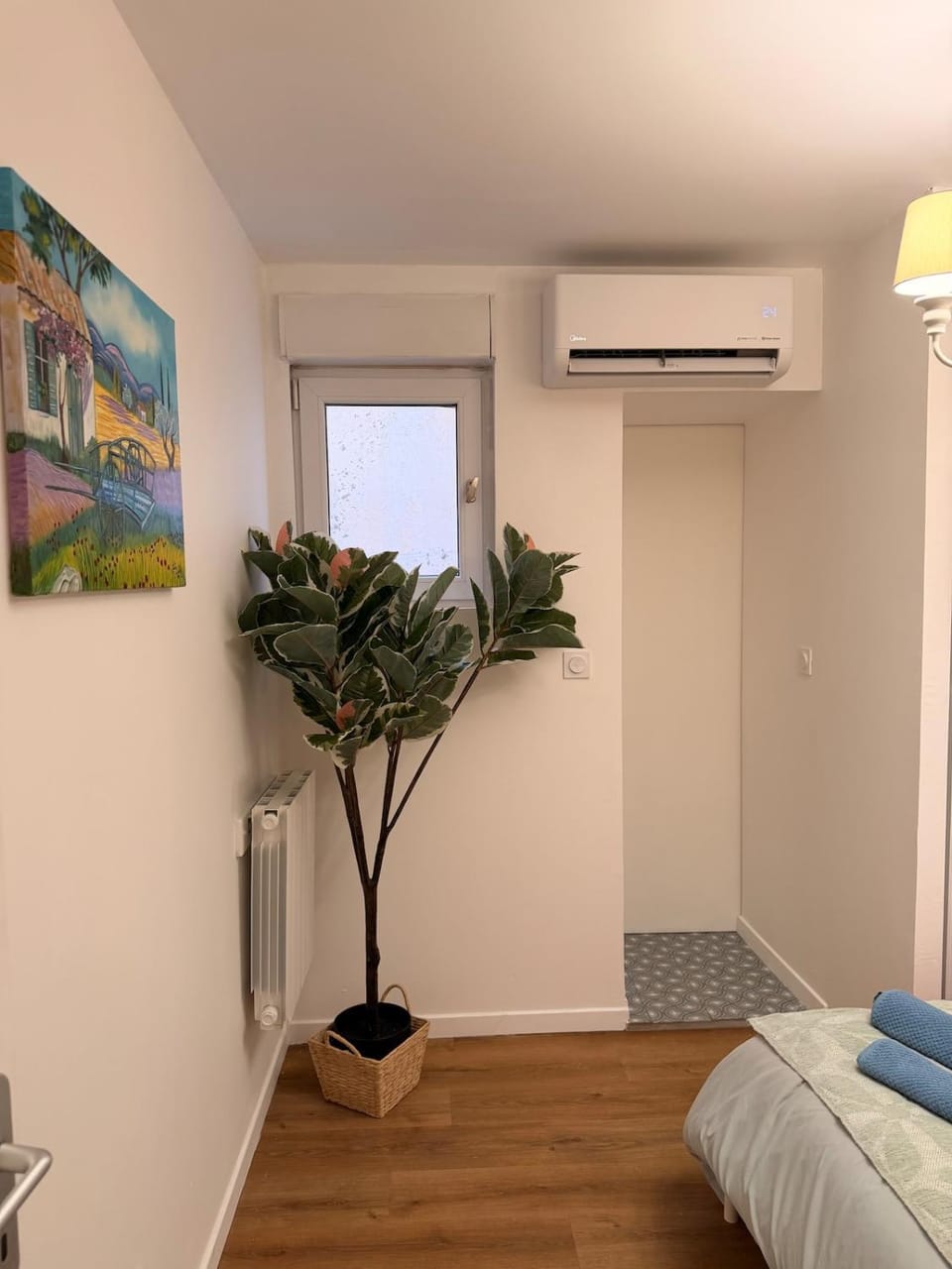 Bedroom, air conditioner
