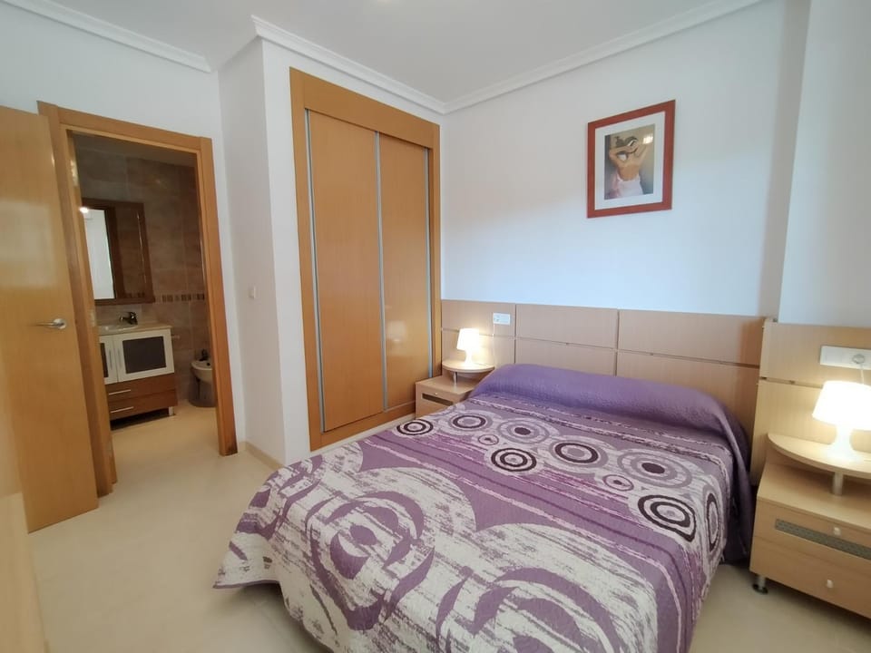 Bed, Bathroom, Photo of the whole room, Bedroom, wardrobe