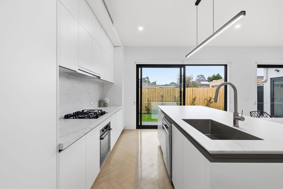 Kitchen or kitchenette, dishwasher