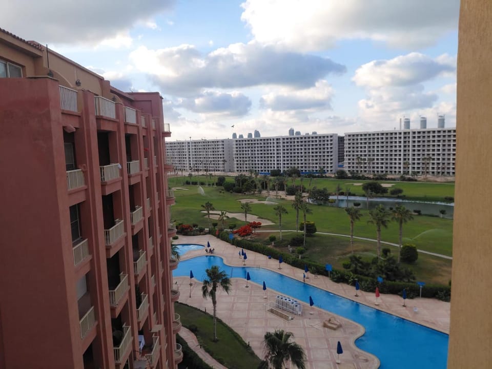 Property building, Day, Natural landscape, Pool view, Swimming pool, Location